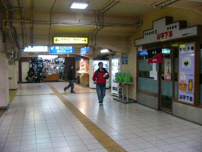 階段を下りたところの中二階踊り場